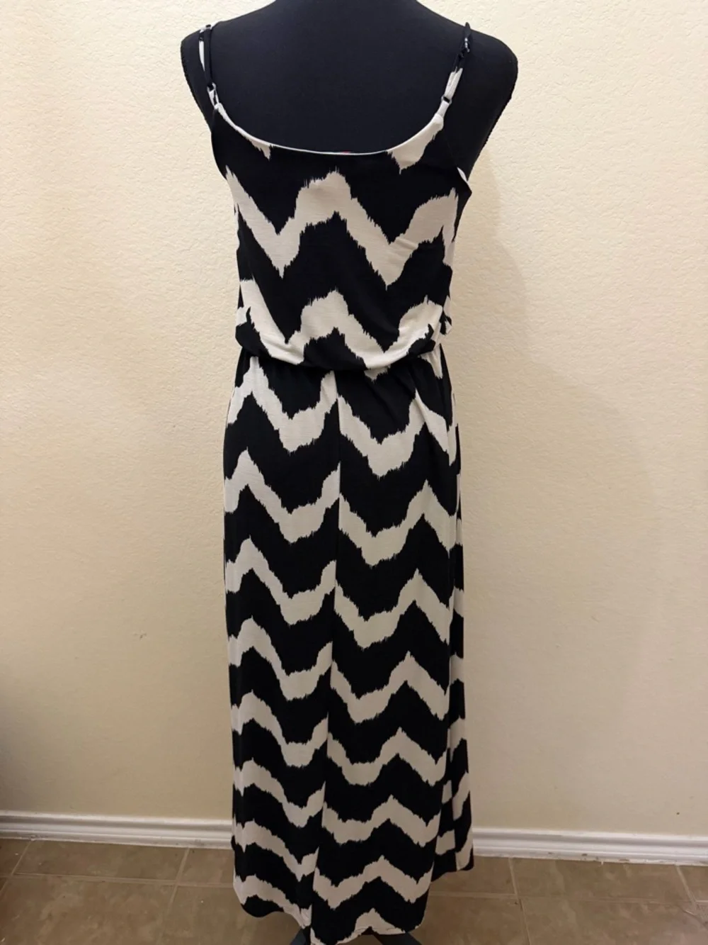 Women’s Black and Cream Zigzag Maxi Dress - Sleeveless
